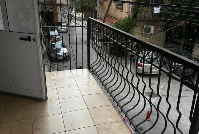 Shtepi ne shitje Apartament ne Tirane, 1+1, Mobilimi E mobiluar, Pagesa 185,000  Euro.