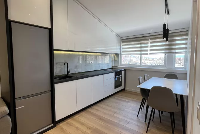Shtepi ne shitje Apartament ne Tirane, 1+1, Mobilimi E mobiluar, Pagesa 93,000  Euro.