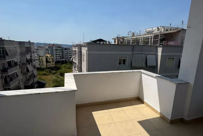 Shtepi ne shitje Apartament ne Tirane, 2+1, Mobilimi E mobiluar, Pagesa 129,000  Euro.