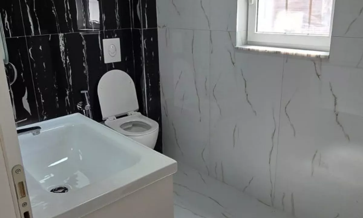 Shtepi ne shitje Apartament ne Tirane, 1+1, Mobilimi E mobiluar, Pagesa 110,000  Euro.