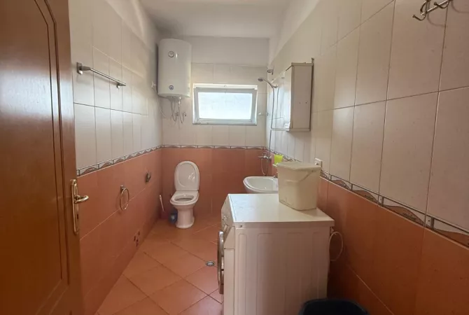 Shtepi me qera Apartament ne Tirane, 3+1, Mobilimi E mobiluar, Pagesa 450  Euro.