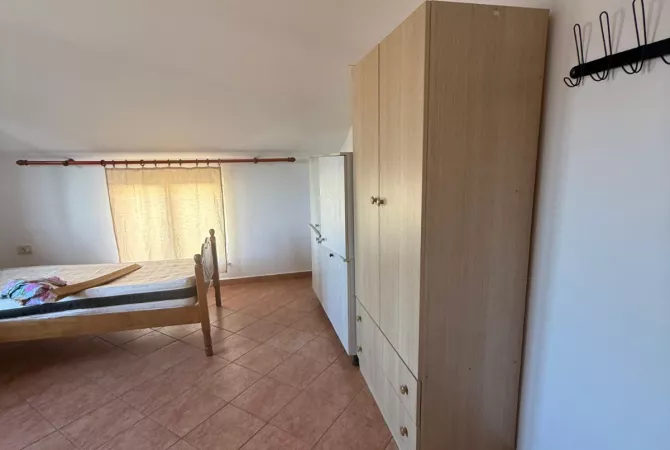 Shtepi me qera Apartament ne Tirane, 3+1, Mobilimi E mobiluar, Pagesa 450  Euro.