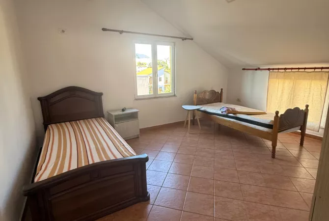 Shtepi me qera Apartament ne Tirane, 3+1, Mobilimi E mobiluar, Pagesa 450  Euro.
