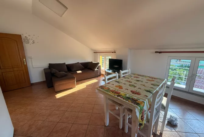 Shtepi me qera Apartament ne Tirane, 3+1, Mobilimi E mobiluar, Pagesa 450  Euro.