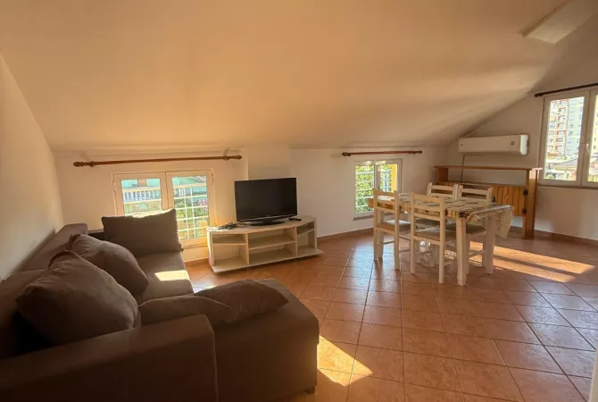 Shtepi me qera Apartament ne Tirane, 3+1, Mobilimi E mobiluar, Pagesa 450  Euro.