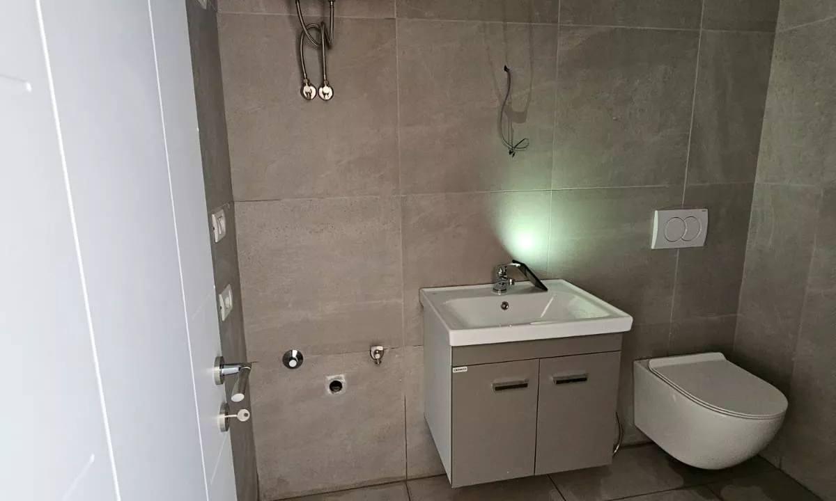 Shtepi ne shitje Apartament ne Tirane, 1+1, Mobilimi E mobiluar, Pagesa 98,000  Euro.
