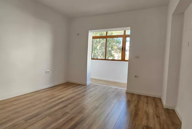 Shtepi ne shitje Apartament ne Tirane, 1+1, Mobilimi E mobiluar, Pagesa 98,000  Euro.