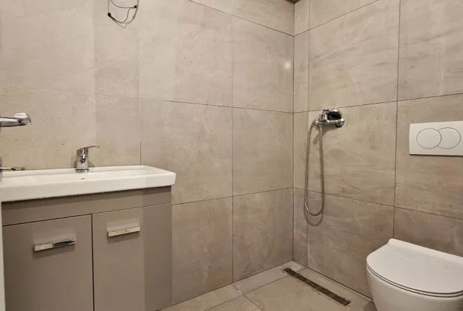 Shtepi ne shitje Apartament ne Tirane, 1+1, Mobilimi E mobiluar, Pagesa 98,000  Euro.
