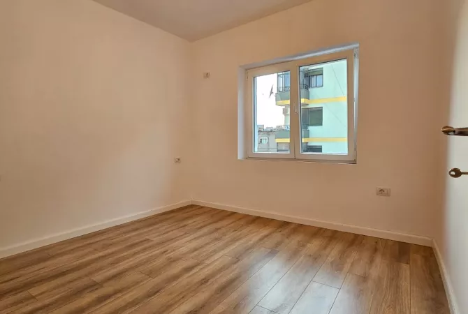 Shtepi ne shitje Apartament ne Tirane, 1+1, Mobilimi E mobiluar, Pagesa 98,000  Euro.