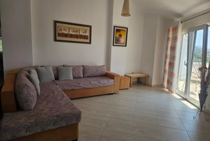 Shtepi me qera Penthose(kati i fundit panoramik) ne Tirane, 2+1, Mobilimi E mobiluar, Pagesa 600  Euro.