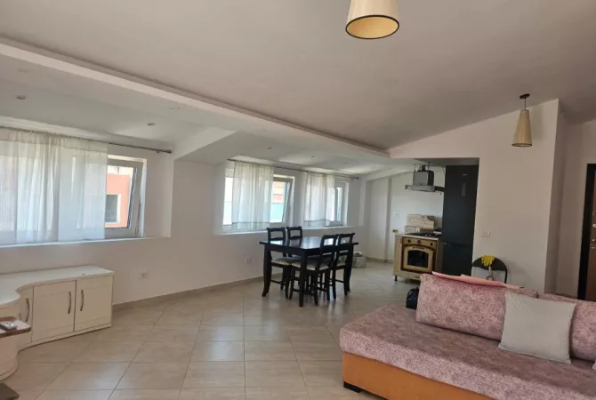 Shtepi me qera Penthose(kati i fundit panoramik) ne Tirane, 2+1, Mobilimi E mobiluar, Pagesa 600  Euro.