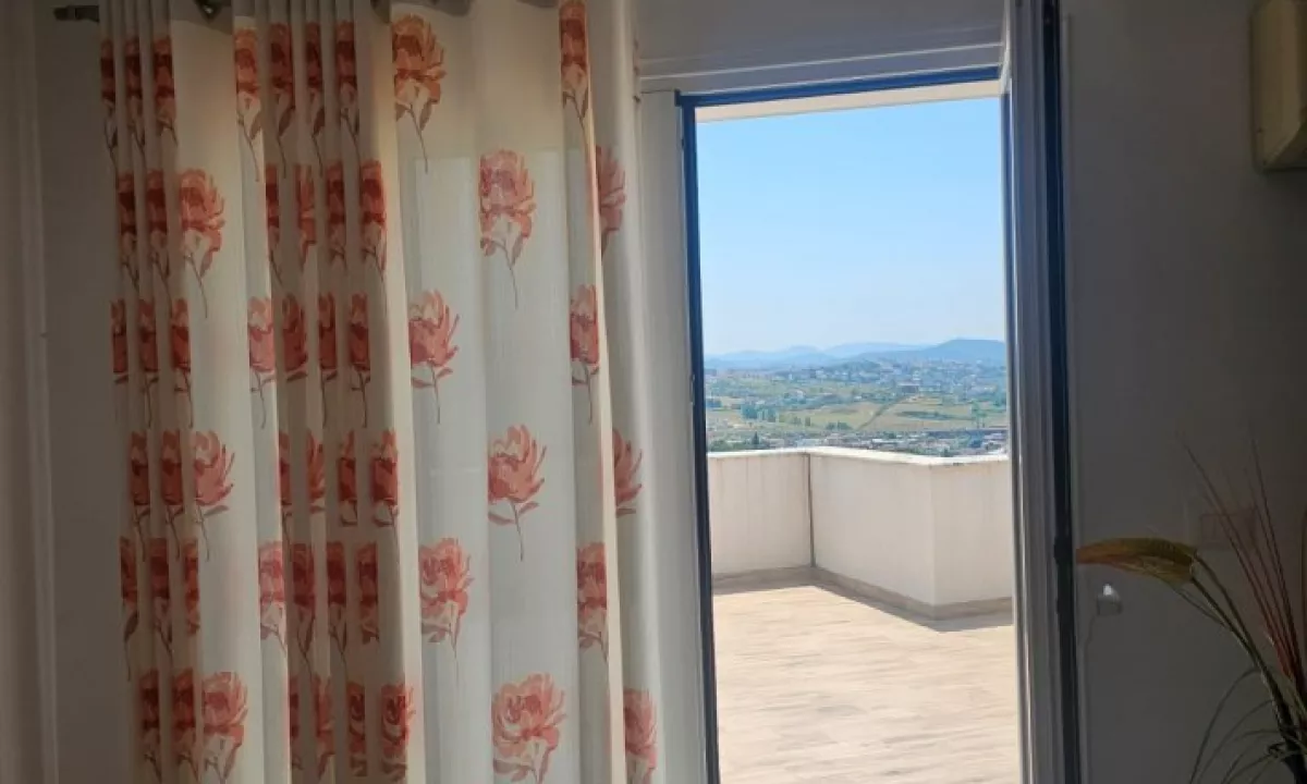 Shtepi me qera Penthose(kati i fundit panoramik) ne Tirane, 2+1, Mobilimi E mobiluar, Pagesa 600  Euro.