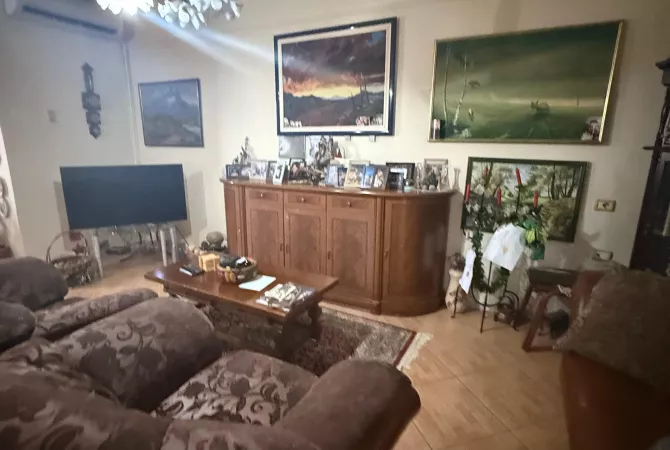 Shtepi me qera Apartament ne Tirane, 3+1, Mobilimi E mobiluar, Pagesa 850  Euro.