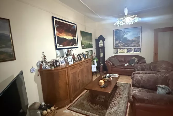 Shtepi me qera Apartament ne Tirane, 3+1, Mobilimi E mobiluar, Pagesa 850  Euro.