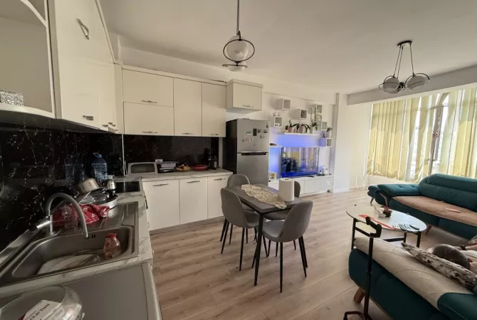 Shtepi ne shitje Apartament ne Tirane, 2+1, Mobilimi E mobiluar, Pagesa 145,000  Euro.
