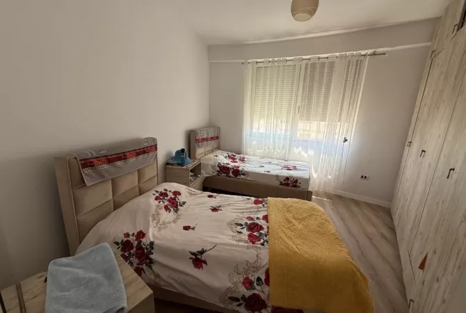Shtepi ne shitje Apartament ne Tirane, 2+1, Mobilimi E mobiluar, Pagesa 145,000  Euro.