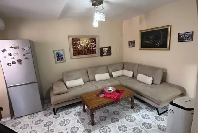 Shtepi ne shitje Apartament ne Tirane, 2+1, Mobilimi E mobiluar, Pagesa 130,000  Euro.