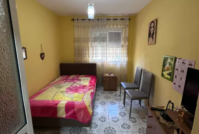 Shtepi ne shitje Apartament ne Tirane, 2+1, Mobilimi E mobiluar, Pagesa 130,000  Euro.