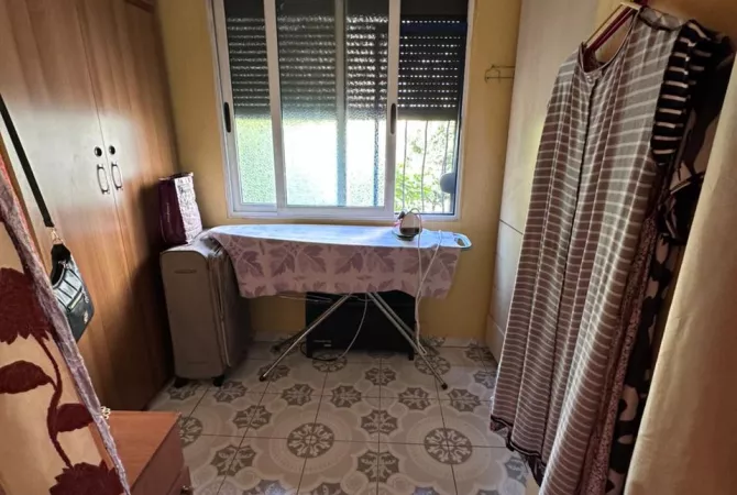 Shtepi ne shitje Apartament ne Tirane, 2+1, Mobilimi E mobiluar, Pagesa 130,000  Euro.