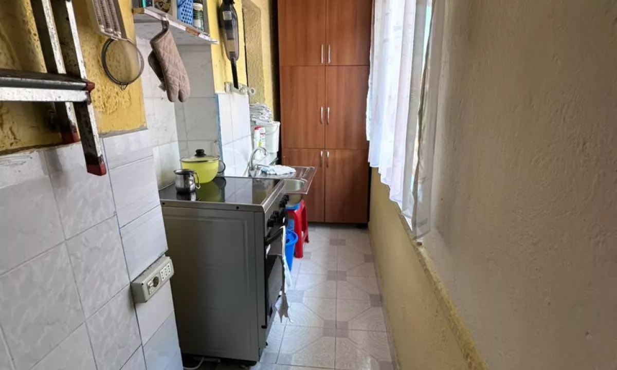Shtepi ne shitje Apartament ne Tirane, 2+1, Mobilimi E mobiluar, Pagesa 130,000  Euro.