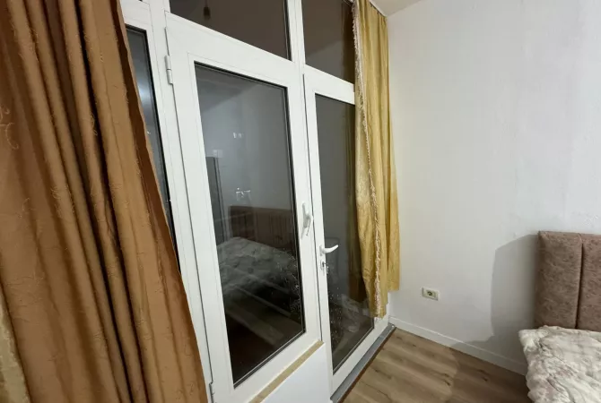 Shtepi ne shitje Apartament ne Tirane, 1+1, Mobilimi E mobiluar, Pagesa 85,000  Euro.