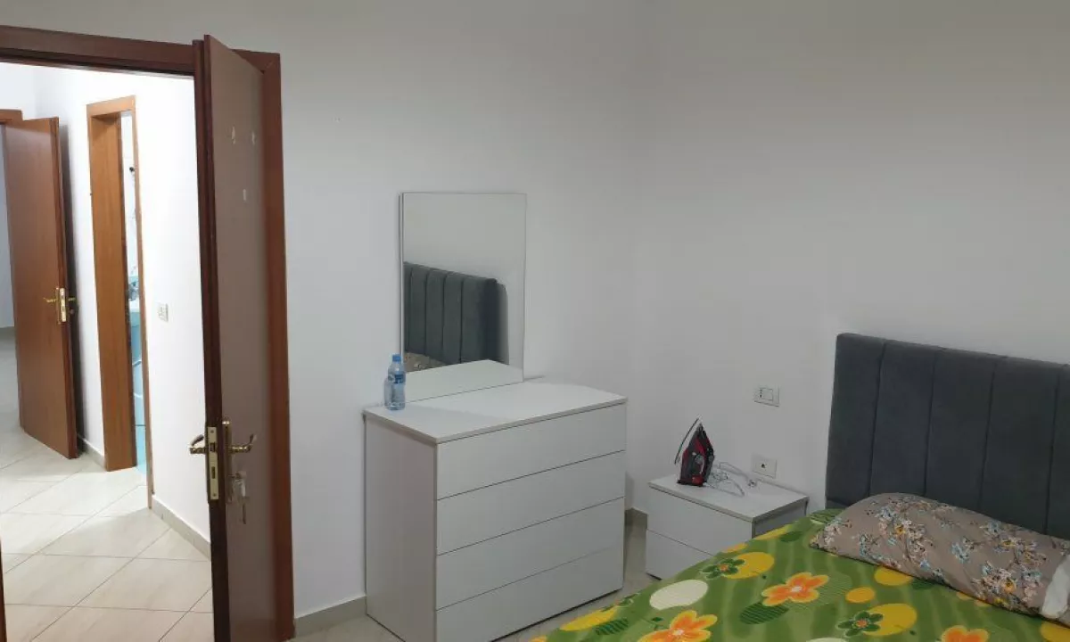 Shtepi me qera Apartament ne Tirane, 2+1, Mobilimi E mobiluar, Pagesa 450  Euro.