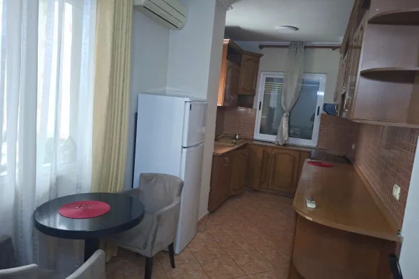 Appartamento in affitto a Tirana 1+1, Arredato