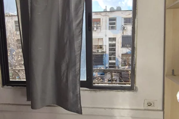 Shtepi ne shitje Apartament ne Tirane, 2+1, Mobilimi E mobiluar, Pagesa 128,000  Euro.