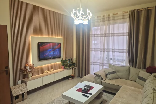 Shtepi ne shitje Apartament ne Tirane, 2+1, Mobilimi E mobiluar, Pagesa 150,000  Euro.