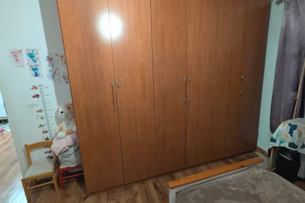 Shtepi ne shitje Apartament ne Tirane, 2+1, Mobilimi E mobiluar, Pagesa 195,800  Euro.