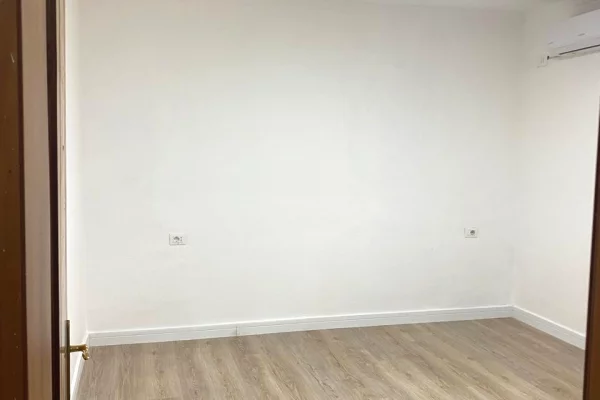 Shtepi me qera Apartament ne Tirane, 1+1, Mobilimi E mobiluar, Pagesa 370  Euro.