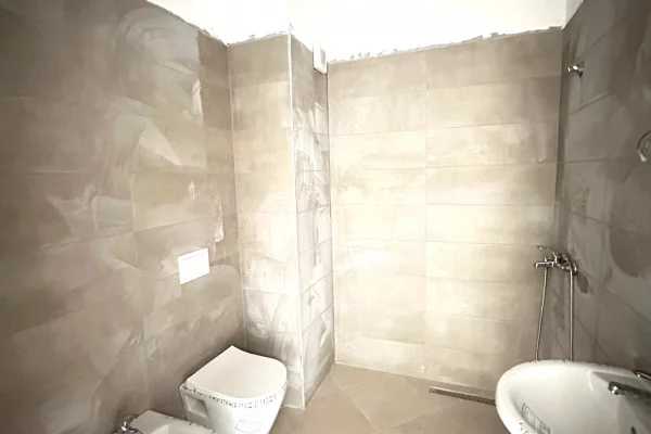 Shtepi ne shitje Apartament ne Tirane, 1+1, Mobilimi E mobiluar, Pagesa 128,000  Euro.