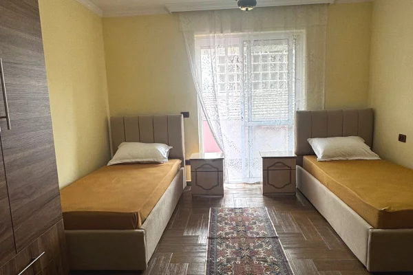 Shtepi ne shitje Apartament ne Tirane, 2+1, Mobilimi E mobiluar, Pagesa 160,000  Euro.