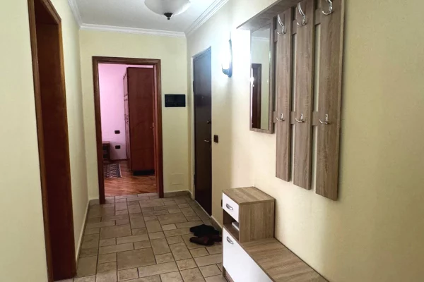 Shtepi ne shitje Apartament ne Tirane, 2+1, Mobilimi E mobiluar, Pagesa 160,000  Euro.