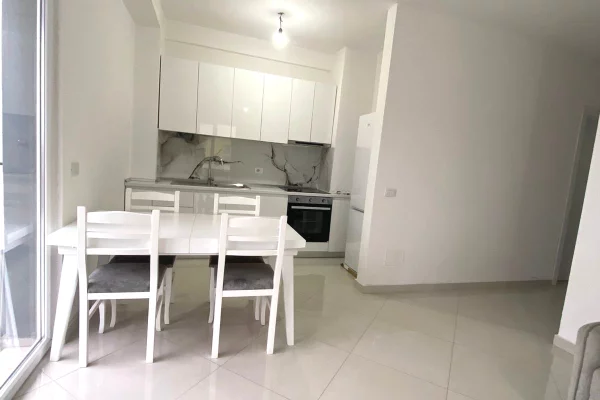 Shtepi me qera Apartament ne Tirane, 2+1, Mobilimi E mobiluar, Pagesa 450  Euro.