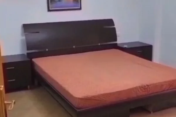 Shtepi me qera Apartament ne Tirane, 2+1, Mobilimi E mobiluar, Pagesa 650  Euro.