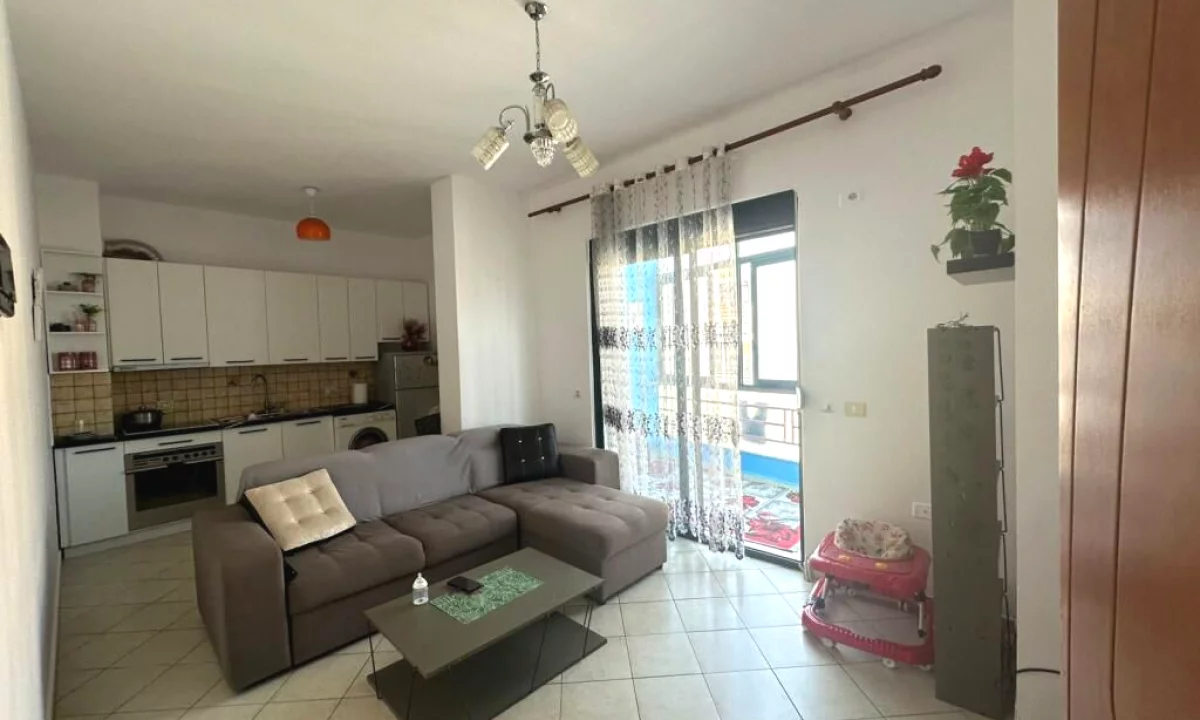 Shtepi ne shitje Apartament ne Tirane, 2+1, Mobilimi E mobiluar, Pagesa 85,000  Euro.