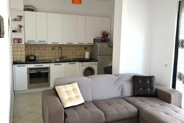 Shtepi ne shitje Apartament ne Tirane, 2+1, Mobilimi E mobiluar, Pagesa 85,000  Euro.