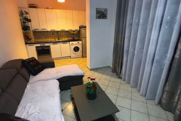 Shtepi ne shitje Apartament ne Tirane, 2+1, Mobilimi E mobiluar, Pagesa 85,000  Euro.
