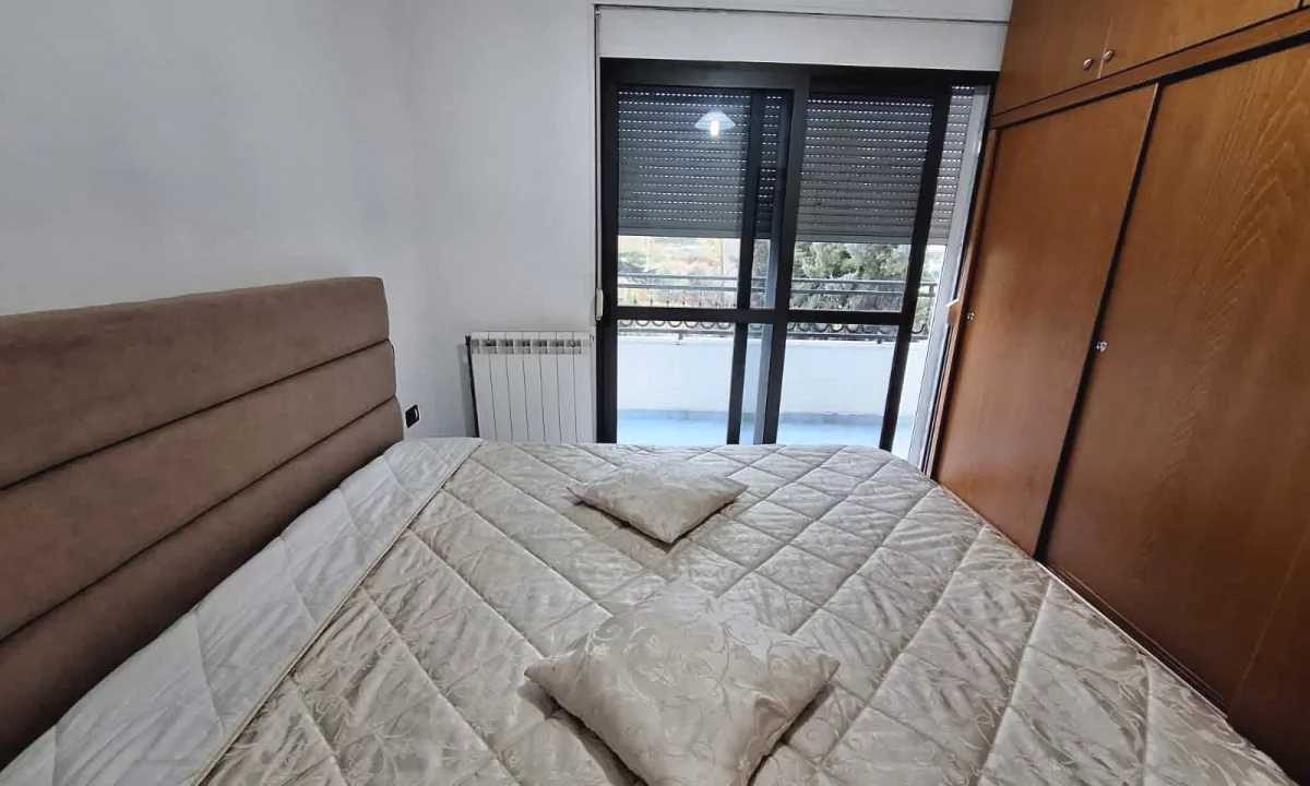 Shtepi me qera Apartament ne Tirane, 2+1, Mobilimi E mobiluar, Pagesa 500  Euro.