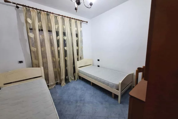 Shtepi me qera Apartament ne Tirane, 2+1, Mobilimi E mobiluar, Pagesa 500  Euro.