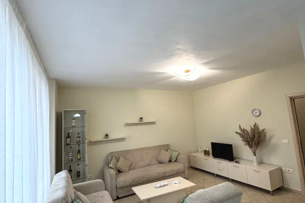 Shtepi me qera Apartament ne Tirane, 1+1, Mobilimi E mobiluar, Pagesa 550  Euro.