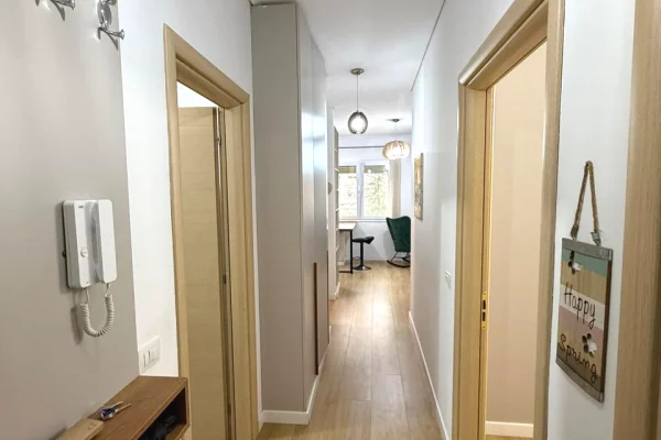 Shtepi me qera Apartament ne Tirane, 2+1, Mobilimi E mobiluar, Pagesa 700  Euro.