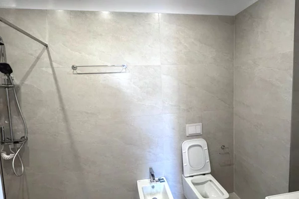 Shtepi me qera Apartament ne Tirane, 2+1, Mobilimi Bosh, pa mobiluar, Pagesa 900  Euro.