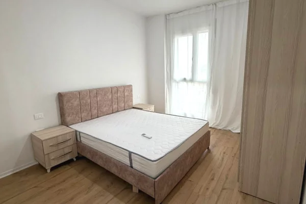 Shtepi me qera Apartament ne Tirane, 2+1, Mobilimi Pjeserisht e mobiluar, Pagesa 600  Euro.