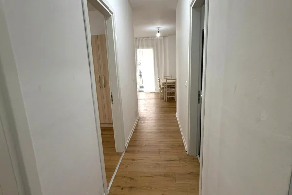 Shtepi me qera Apartament ne Tirane, 2+1, Mobilimi Pjeserisht e mobiluar, Pagesa 600  Euro.