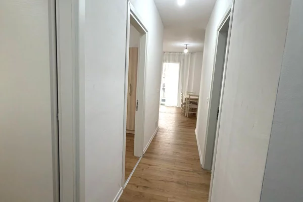 Shtepi me qera Apartament ne Tirane, 2+1, Mobilimi Pjeserisht e mobiluar, Pagesa 600  Euro.