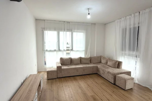 Shtepi me qera Apartament ne Tirane, 2+1, Mobilimi Pjeserisht e mobiluar, Pagesa 600  Euro.