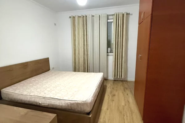 Shtepi ne shitje Apartament ne Tirane, 2+1, Mobilimi E mobiluar, Pagesa 135,000  Euro.