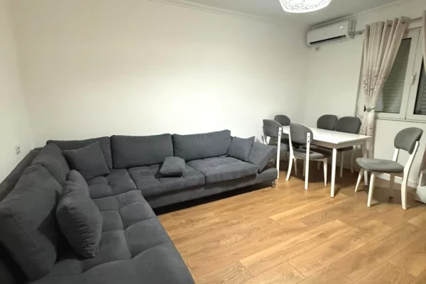 Shtepi ne shitje Apartament ne Tirane, 2+1, Mobilimi E mobiluar, Pagesa 135,000  Euro.